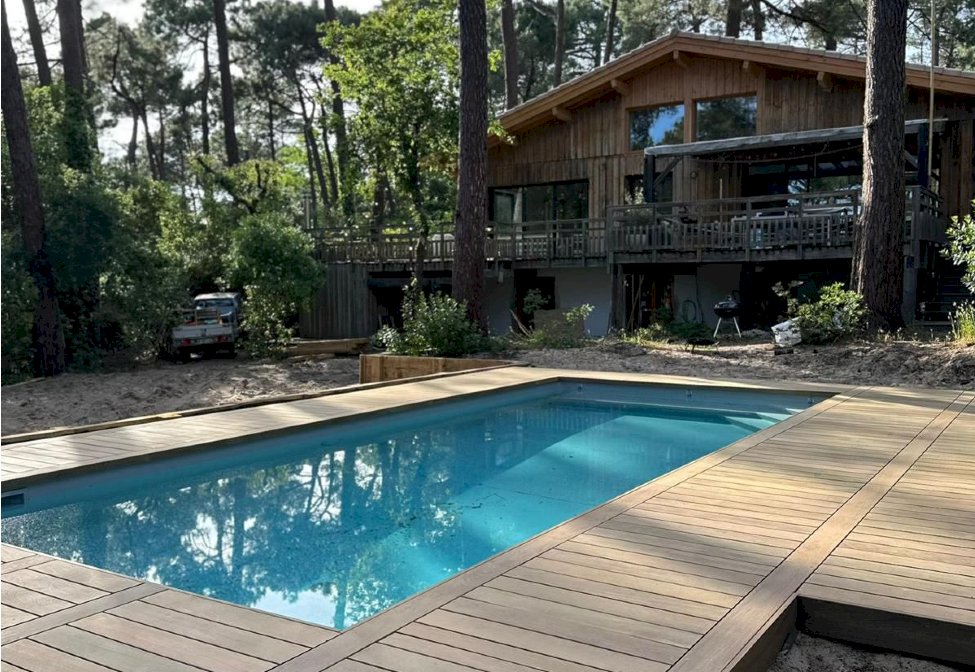 Construction d'une piscine classique en béton par Le Bassin Bleu